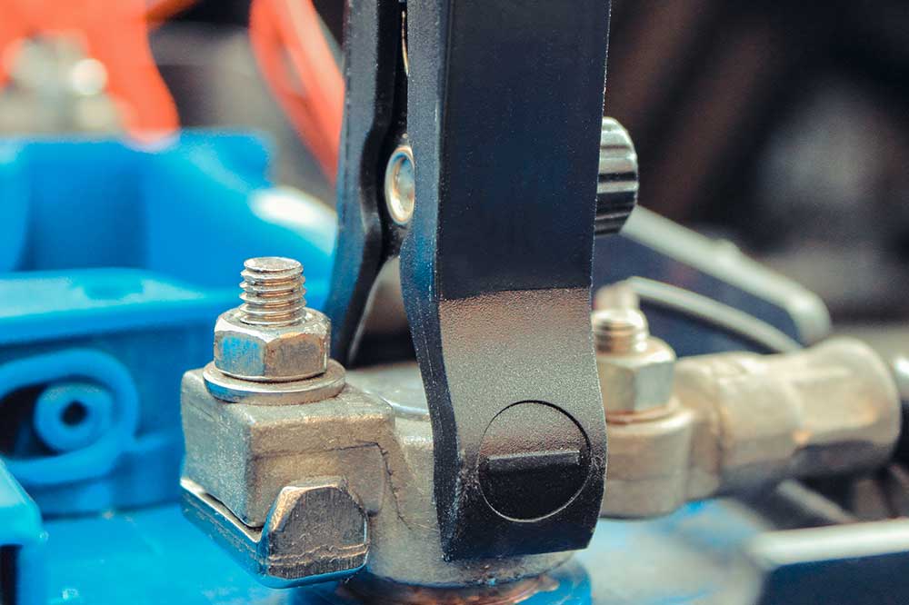 minusowa klema akumulatora